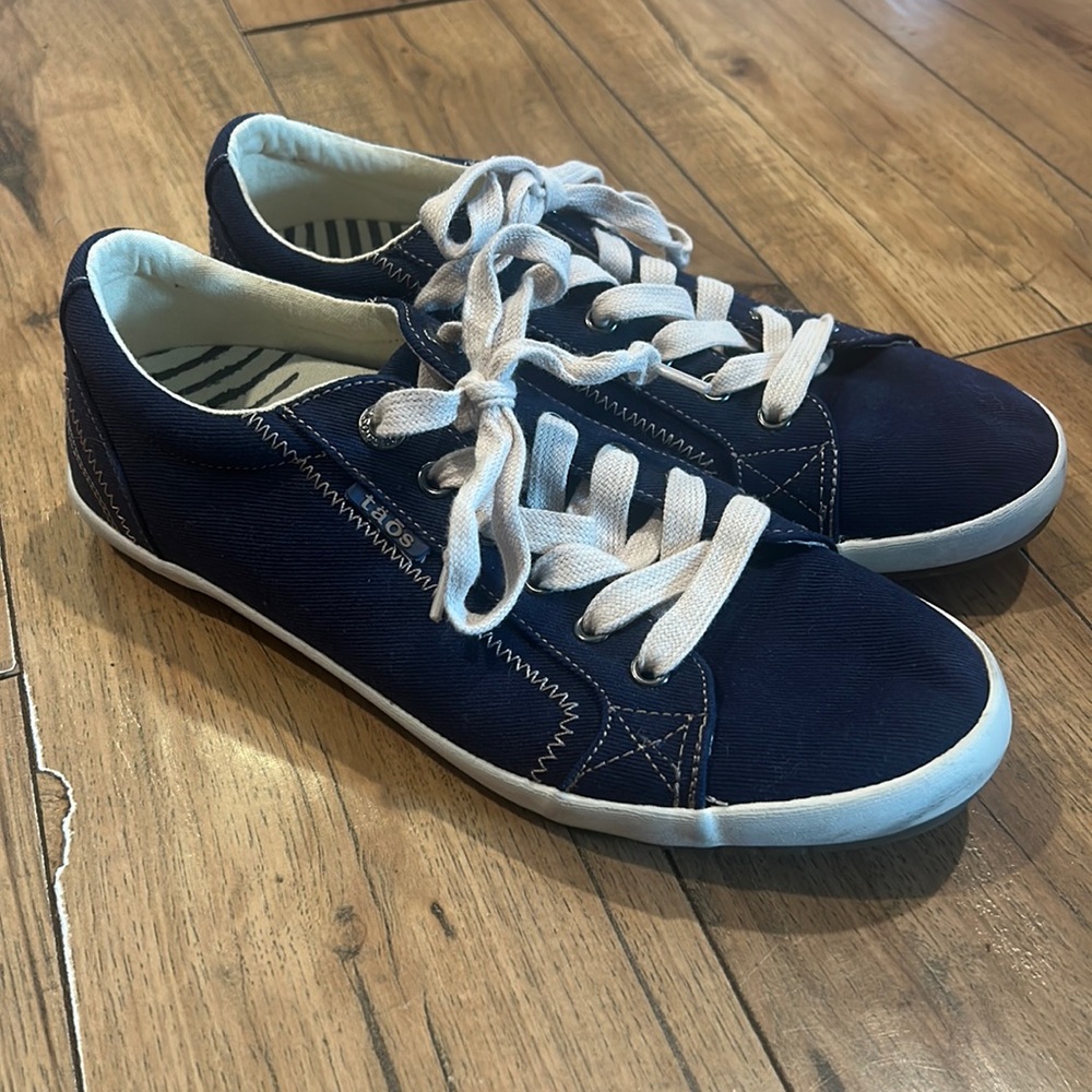 Taos Star Lace-Up Sneaker in Dark Blue Denim Canvas - Womens Size 9.5 Like New